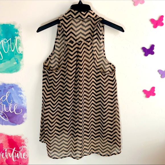 Halter top sleeveless blouse - Picture 2 of 5